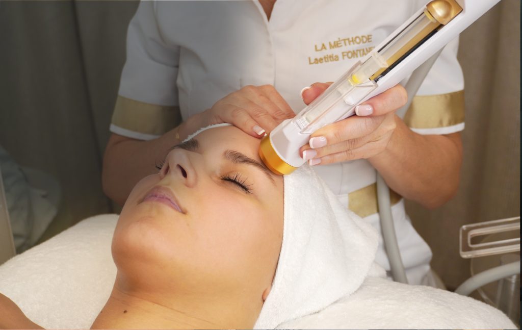 Soin du visage avec la pièce à main de Global Care